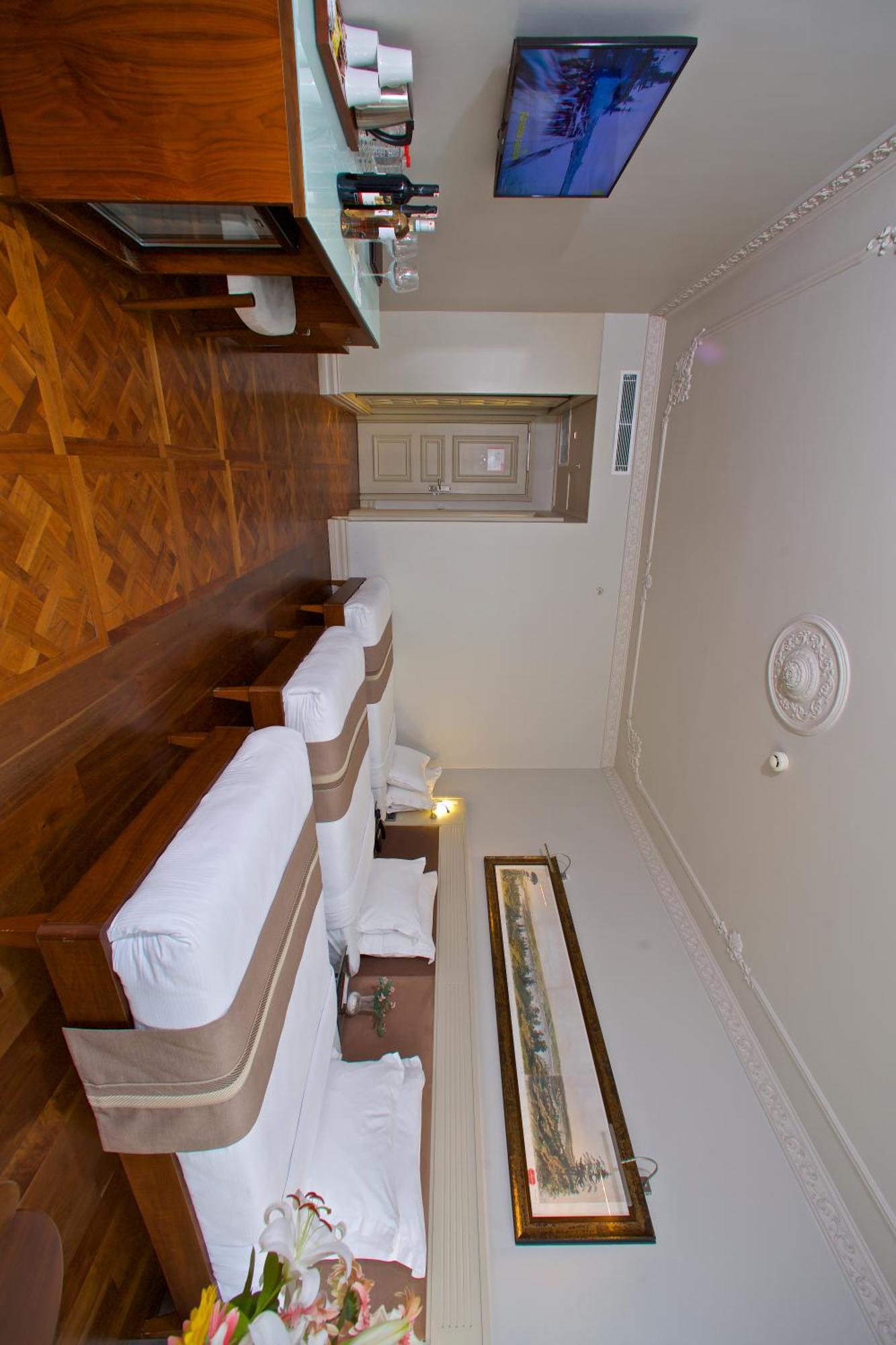 Hotel Taxim Lounge Special Category